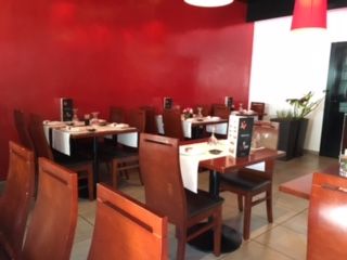 Restaurante Japonés You Sushi zona de mesas